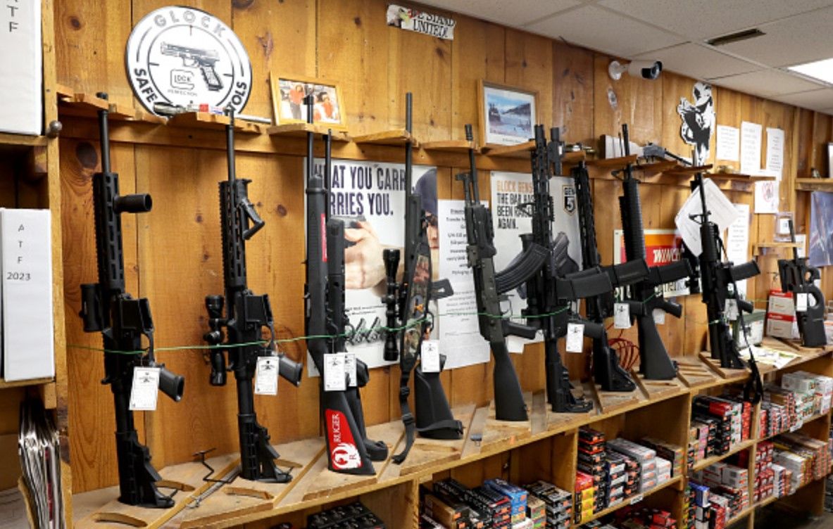 Illinois governor, sheriffs spar over semiautomatic gun law