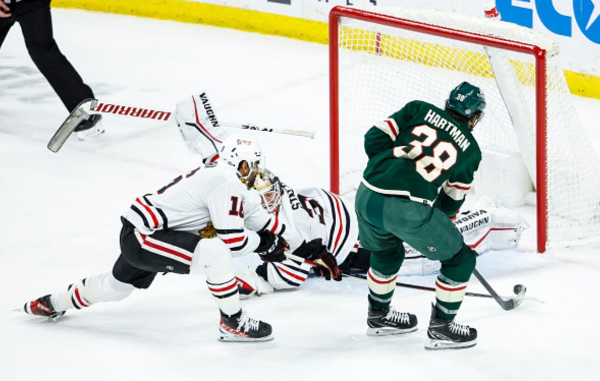 Hartman scores late, Wild beat Blackhawks 3-1