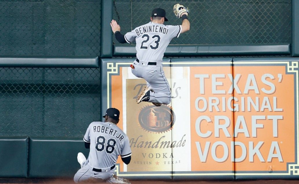 Robert, Moncada power White Sox past Astros 6-3