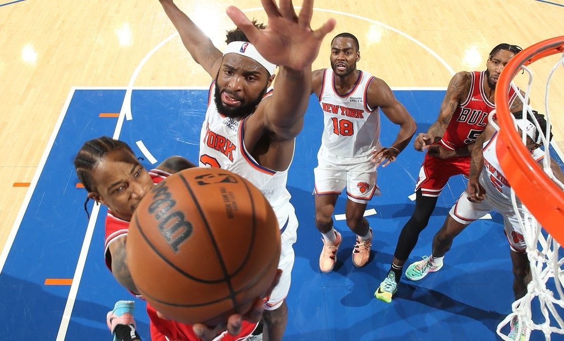DeRozan, LaVine help Bulls hang on to beat Knicks 119-115