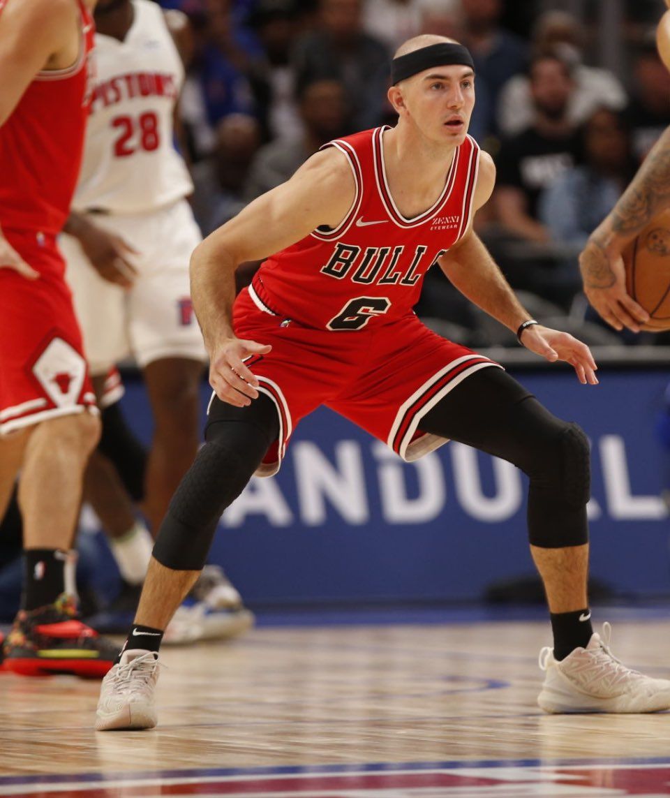 LaVine scores 34 points, Bulls beat Pistons 94-88 in opener
