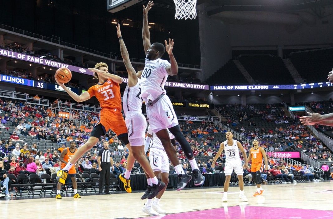 Cincy escapes early 15-point hole, routs No. 14 Illini 71-51