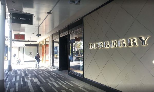 Merchandise worth thousands taken from Burberry at Oak Brook Center Mall mid-day