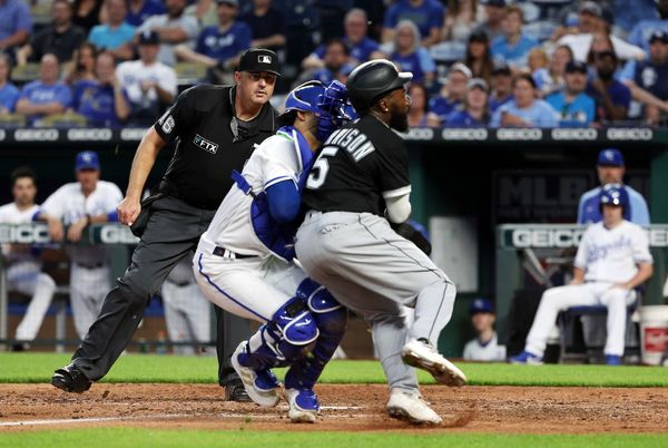 White Sox and Royals split doubleheader