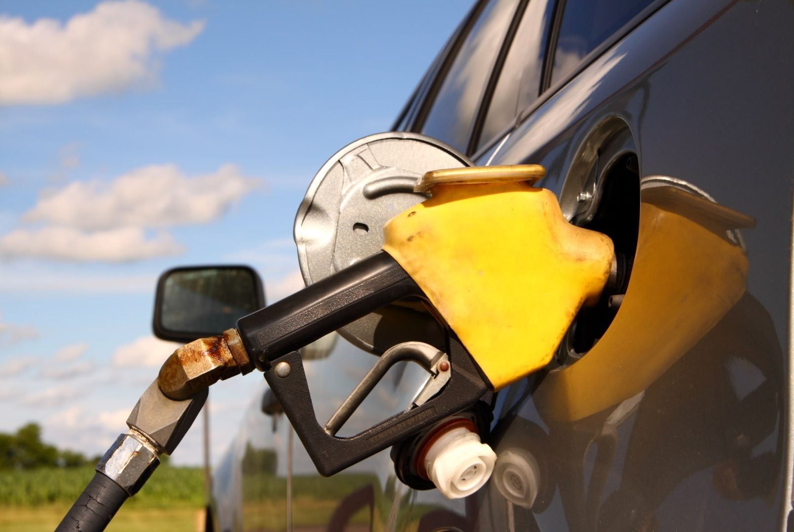 Fuel retailers sue over requirement to post about tax freeze